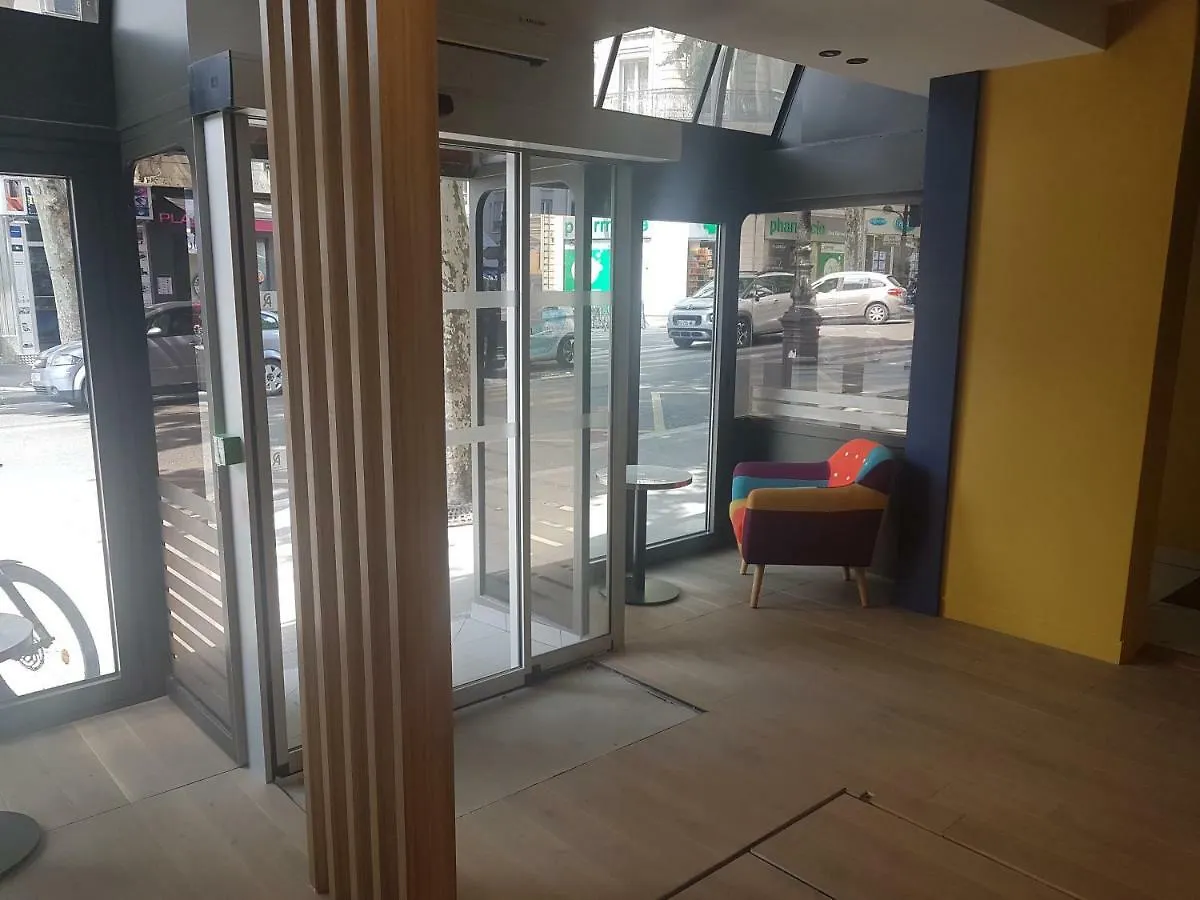 Panam Hotel Paris Gambetta- Place Gambetta-Mairie Du 20 Emme 3*,