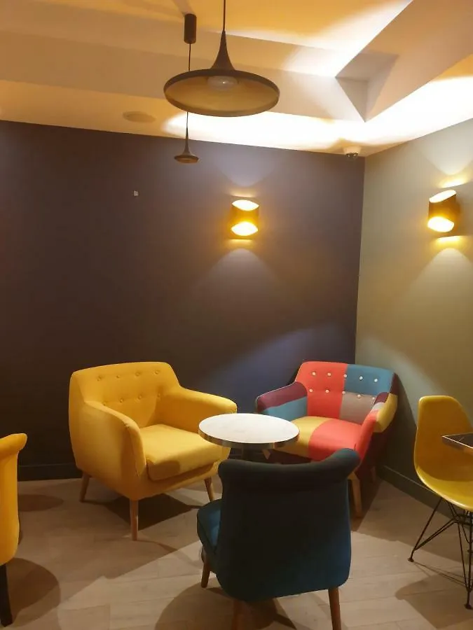 Panam Hotel Paris Gambetta- Place Gambetta-Mairie Du 20 Emme 3*,